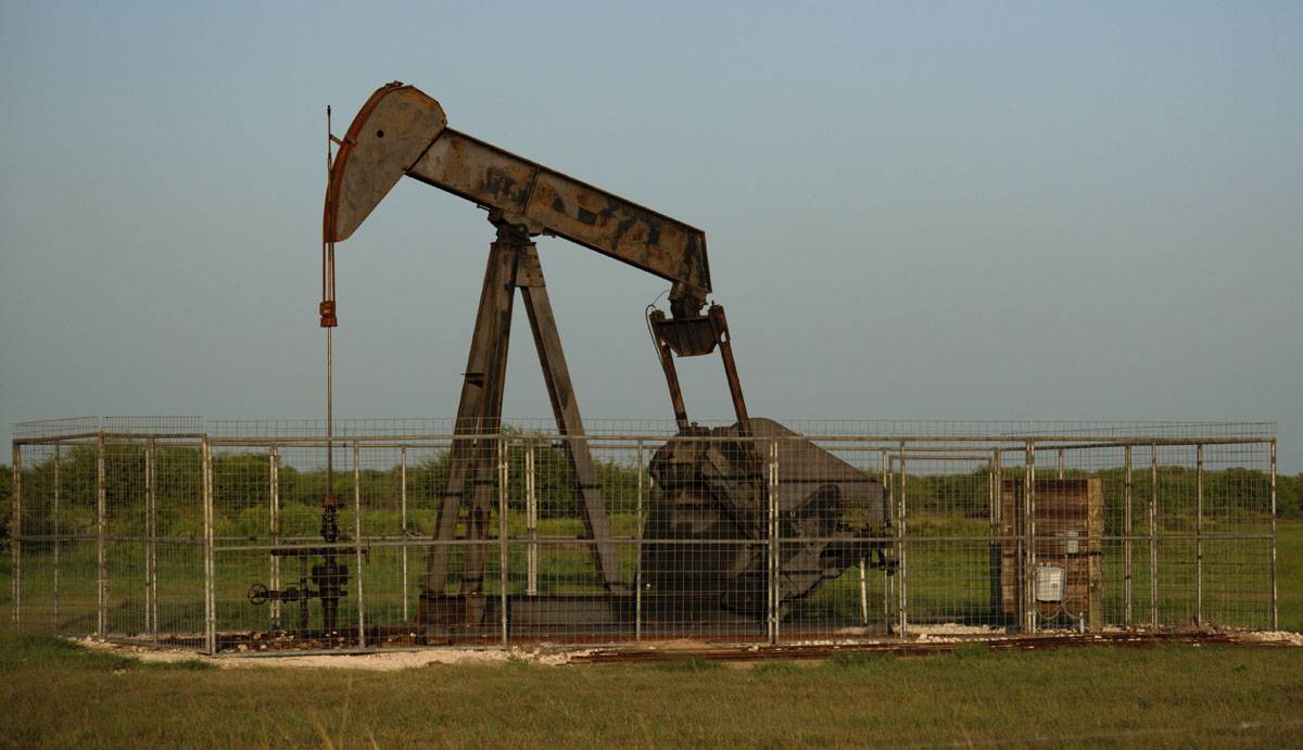 Us Oil Drillers Cut Rigs For First Week In Four