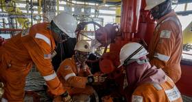 Sapura Energy’s hook-up and commissioning team in action (Credit: Sapura Energy)