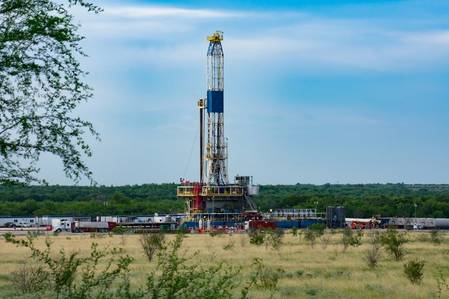 US Drillers Add Oil Rigs