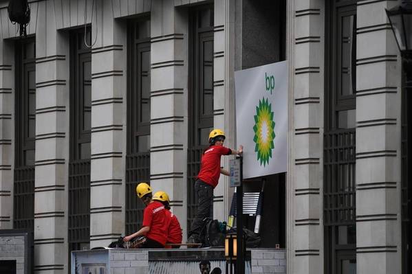 Activists blockade entrances to the BP headquarters in London, demanding an end to new oil and gas exploration. The campaigners arrived at 3 a.m. on Monday and encased themselves in heavy containers before the oil company’s annual general meeting on Tuesday. Other activists are also climbing the building to hang signs from the windows. (© Chris J Ratcliffe / Greenpeace)

