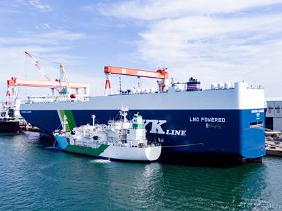 On October 20, the Central LNG-owned LNG bunkering vessel Kaguya supplied LNG to Sakura Leader, an LNG-fueled pure car and truck carrier - Image Credit: Central LNG Marine Fuel Japan Corporation