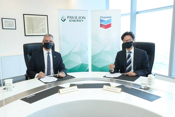 Frédéric H. Barnaud (left), Group CEO of Pavilion Energy, and Law Tat Win (right), Chevron Singapore Country Chairman.