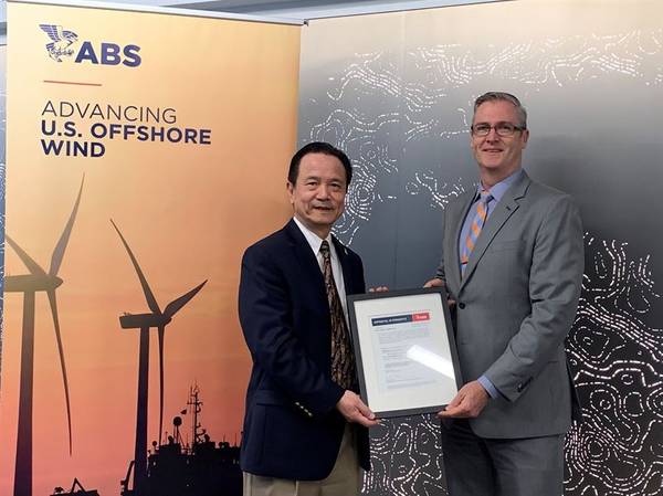 Dr. Weimin Chen, WOM’s Director of Wind Technology receives the AIP from Greg Lennon, ABS Vice President, Global Offshore Wind