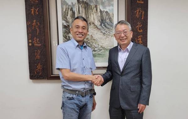 Left: HAN Yu-Lin, President Jong Shyn Shipbuilding; Right: TSENG Kuo-Cheng, Chairman High Tien Offshore. Photo courtesy High Tien Offshore