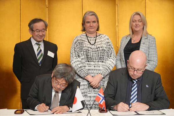 Signing ceremony hosted by the Norwegian embassy in Tokyo. Signees are Mr. Shigeru Yasu, Senior Vice president in Japan Wind Power Association and Mr. Arvid Nesse, manager of Norwegian Offshore Wind. Witnesses are H.E. Inga M. W. Nyhamar, Ambassador of Norway and Ms. Astrid Green, Business Development Manager in Norwegian Offshore Wind.  CREDIT: Arne Vatnøy/Norwegian Offshore Wind

 