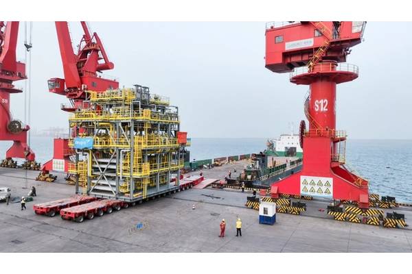 Roll-on operation of CO2 Removal System of 15.8 X 13.2 X 17.2 meters at COSCO Shipyard Qidong, China. Image courtesy deugro
