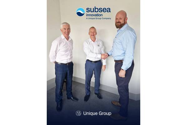 From left to right Alasdair MacDonald, CEO of Tekmar Group, Martin Charles, COO of Unique Group, shake hands with Dave Thompson, Managing Director of Subsea Innovation, after the acquisition. Image courtesy Unique Group